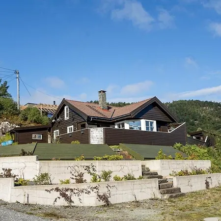 Peaceful In Skrabbavikja With Fjord View Vakantiehuis *