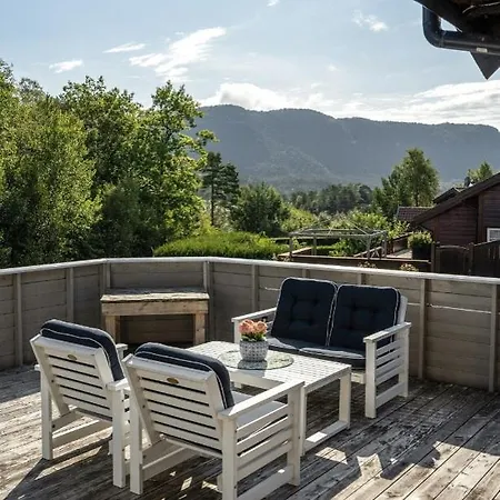 Vakantiehuis Peaceful In Skrabbavikja With Fjord View