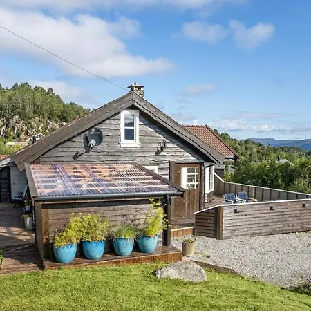 Vakantiehuis Peaceful In Skrabbavikja With Fjord View Hervik
